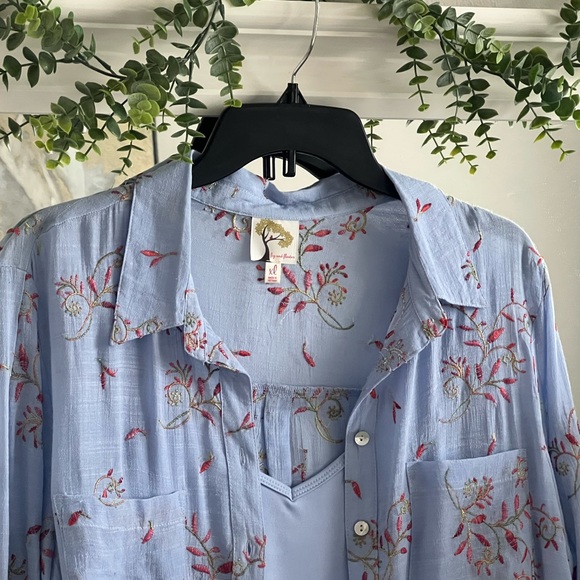 Fig and Flower Blue Button Down Shirt with Peter Pan Collar - Picture 2 of 10